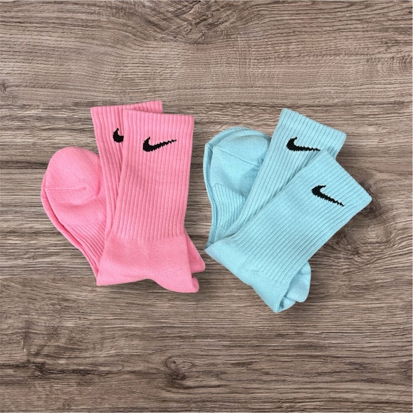 Nike Women Pink and Light Blue Socks 2pairs Set New - Picture 1 of 1